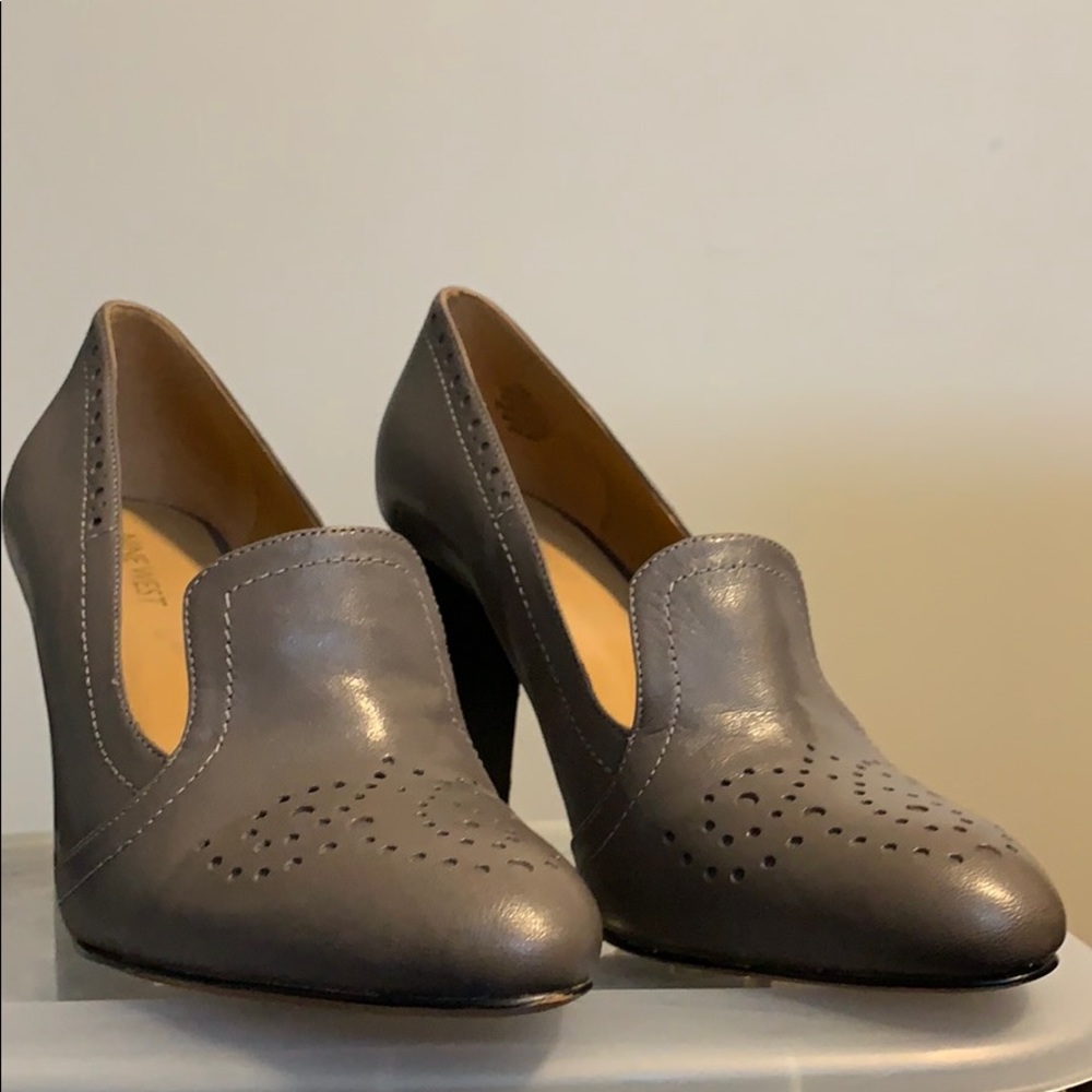 Gently used Nine West spectators.